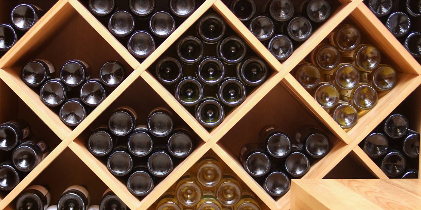 Aprende a colocar los vinos en una vinoteca correctamente